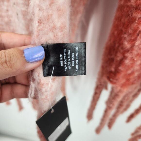 NWT MARCUS ADLER 100% Polyester Scarf - Picture 3 of 3